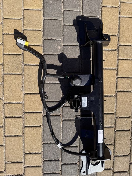 Панель Фаркопа Tesla Model Y