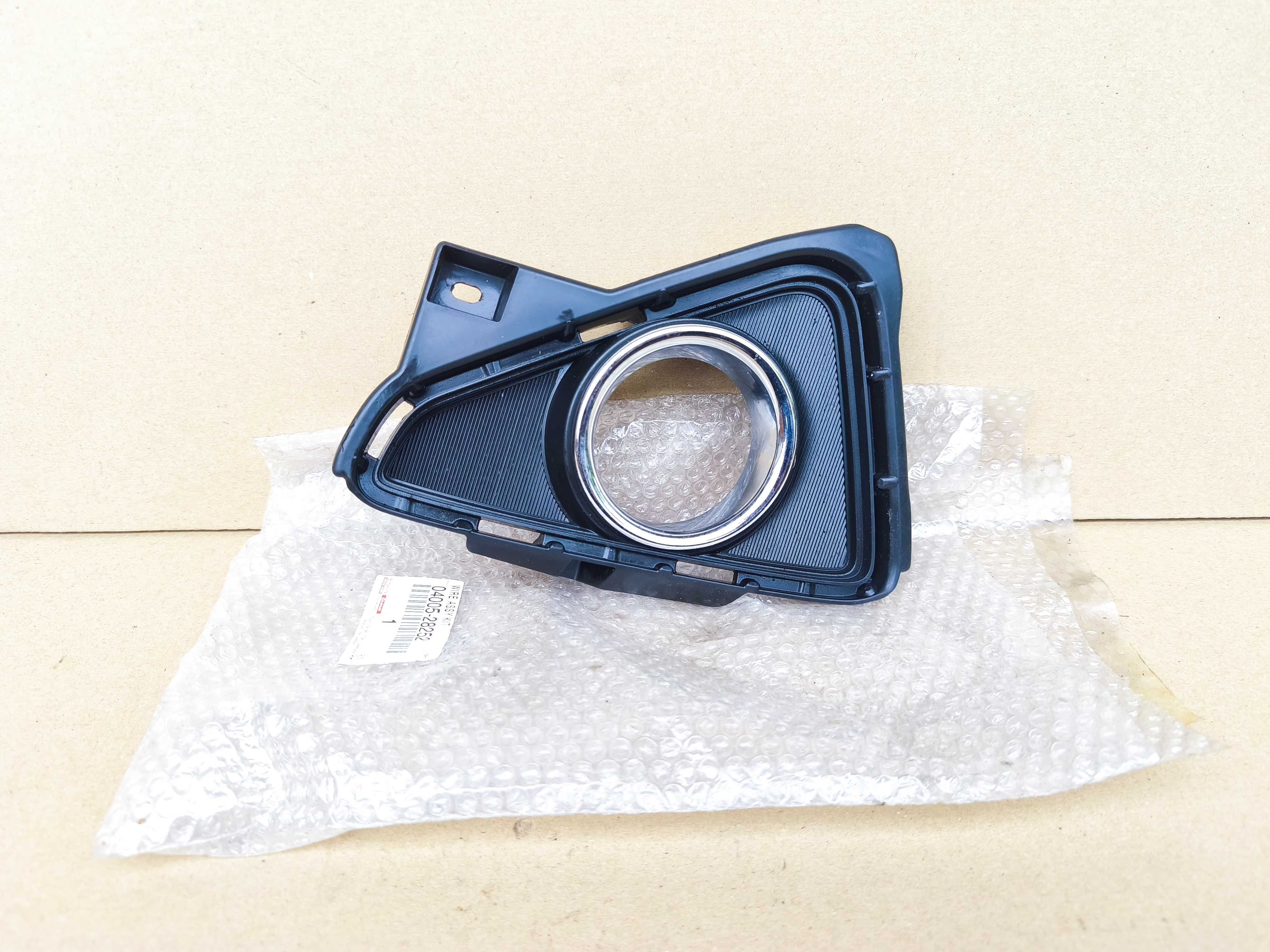 Toyota Rav IV kratka zderzaka lewa przód chrom 521.28-42.160