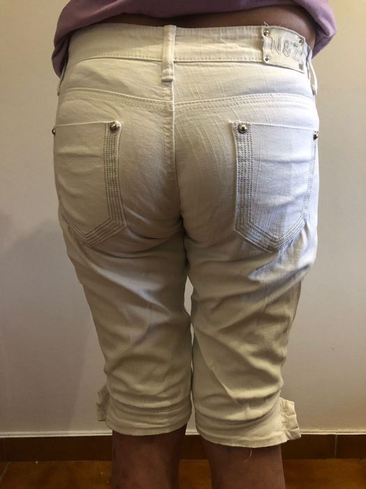 Calça curta até ao joelho