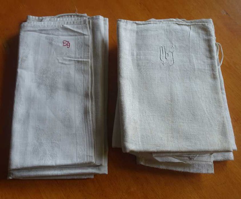 Ręczniki z przedwojennej bieliźniarki.