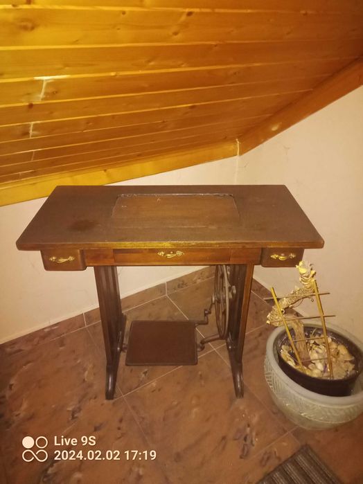 Stolik po maszynie do szycia