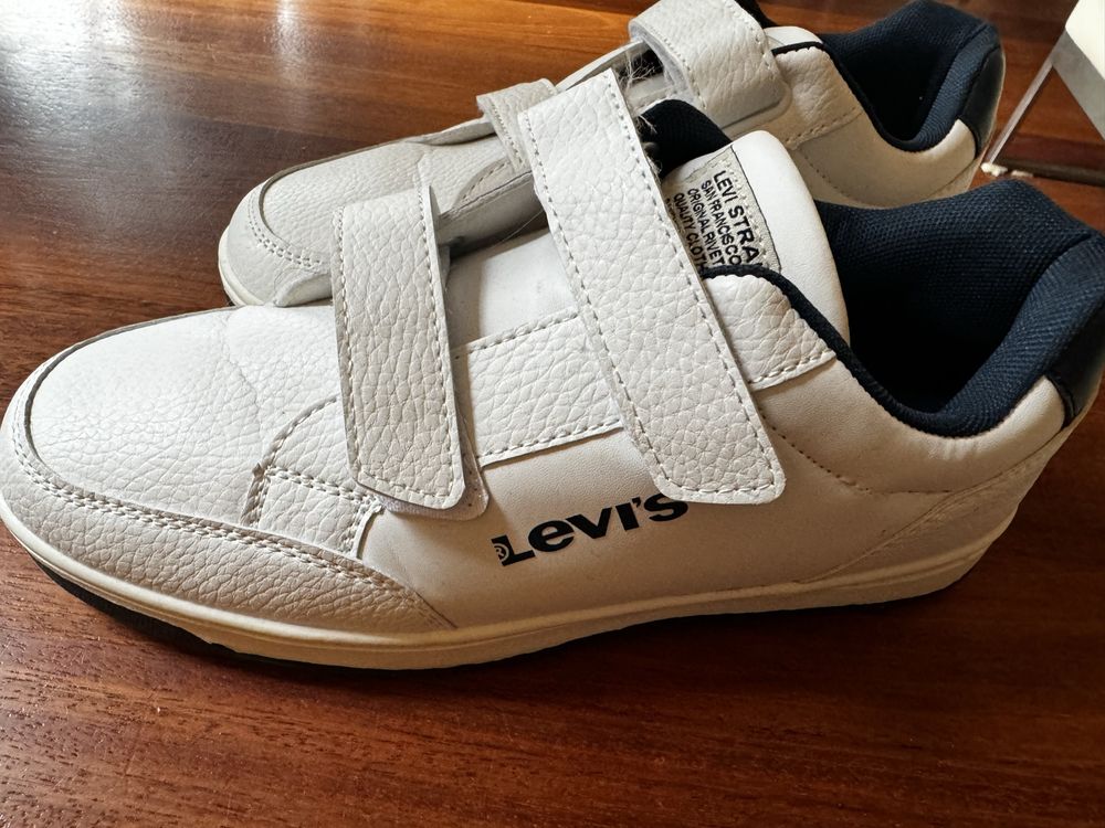 Levis Buty Sportowe na rzepy r.39 NOWE