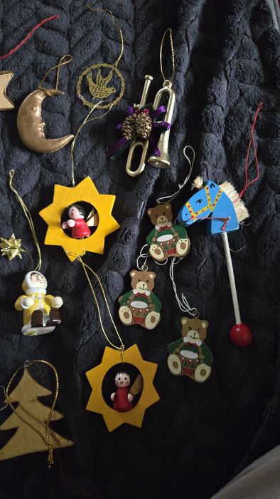 Zawieszki świąteczne różne.