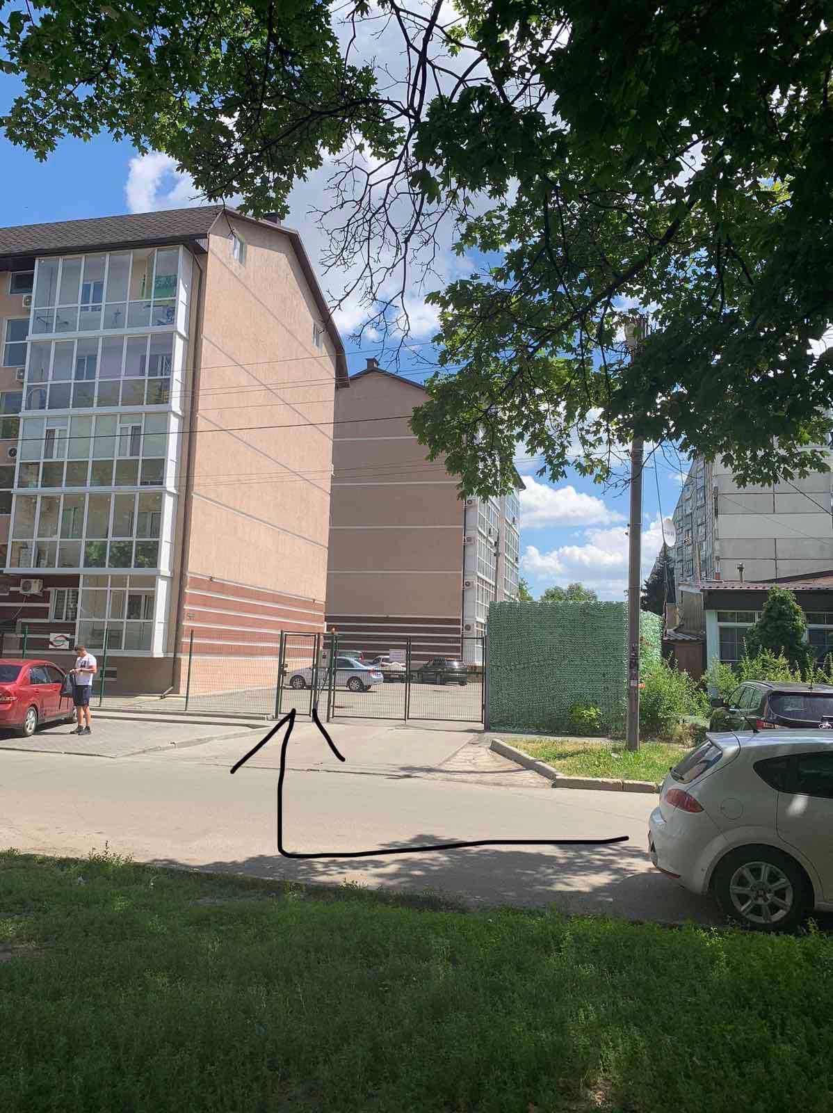 подобово метро,Захисників України ,Спортивна ,хозяйка