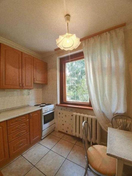 Продам 2 х комнатную квартиру возле метро Холодная гора