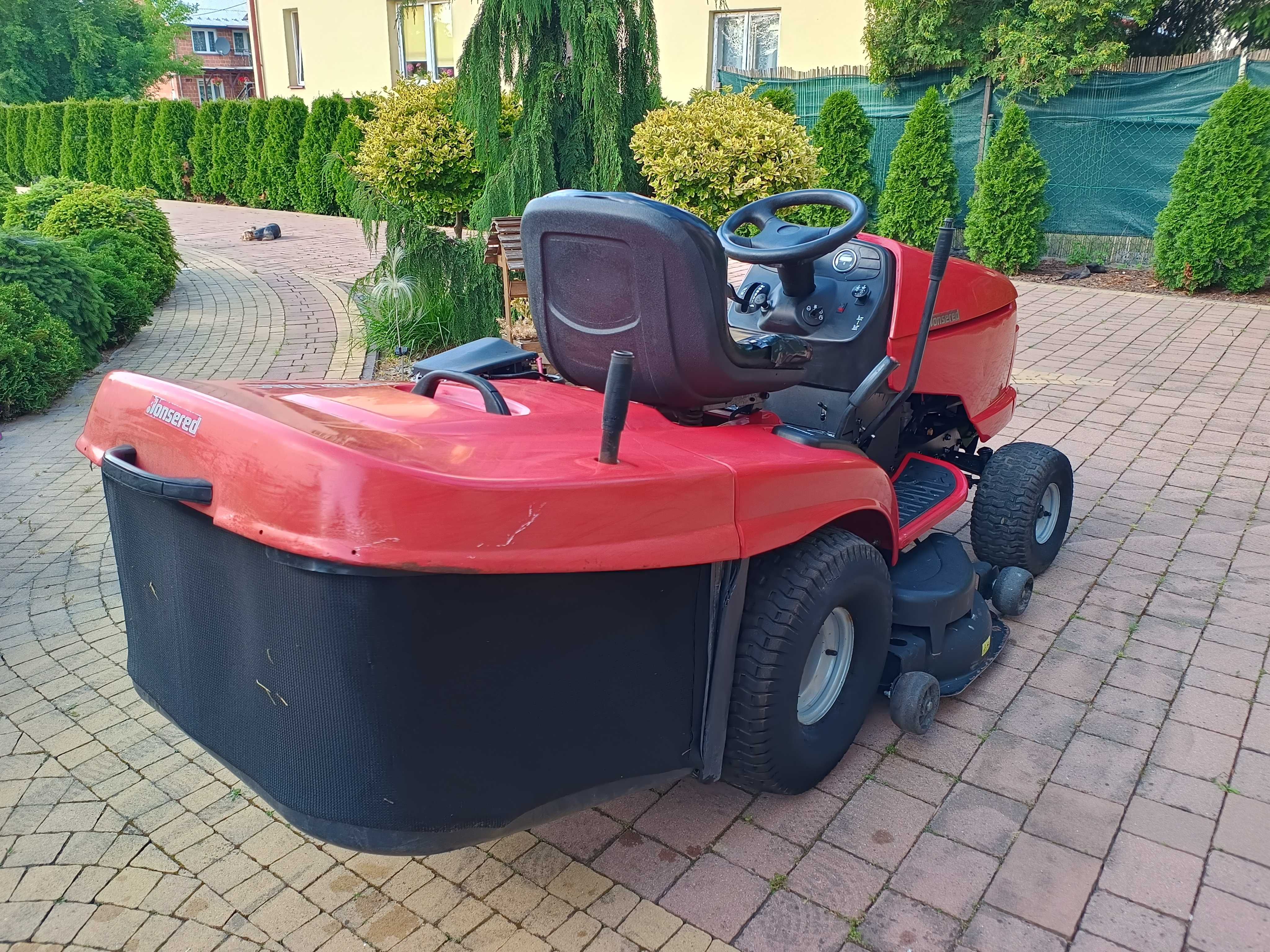 Kosiarka Traktorek Jonsered 18kM Briggs V-Twin z pompą i napedem hydro
