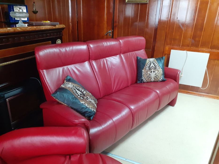 Шкіряний комплект меблі.Диван і крісло. Бренд.