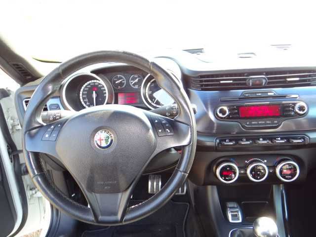 Sprzedam Giulietta 2013r, 2,0 JTDM  5 - drzwiowa od właściciela