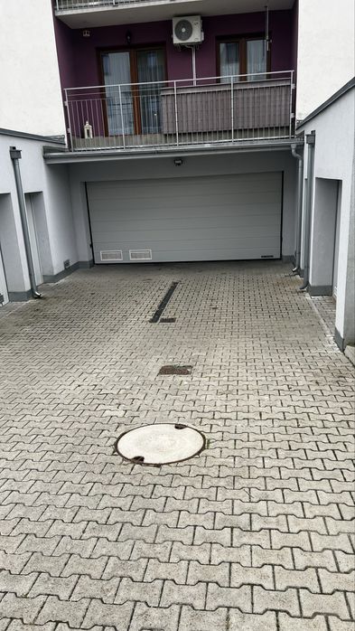 Miejsce postojowe w garażu podziemnym blisko centrum