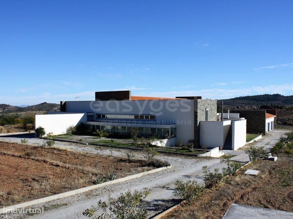 Excelente moradia de Luxo T6 com dois pisos em Vila Flor