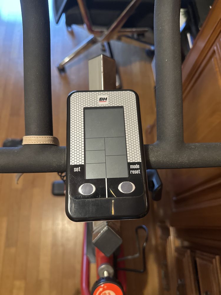 Bicicleta de treino ginasio em casa - BH Tourmalet 3, como nova