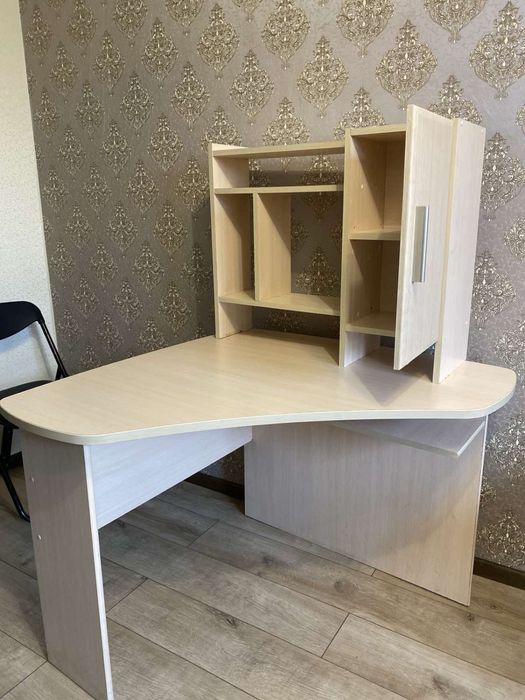 Стіл офісний, з тумбочкою, угловий