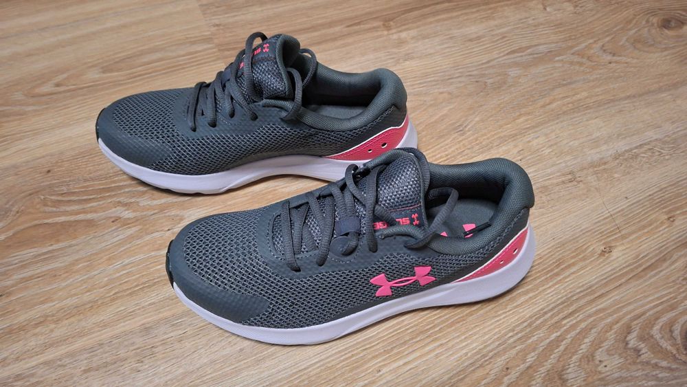 Кросівки Under Armour Women's Surge 3 Running Shoe  Нові 37.5 розмір
