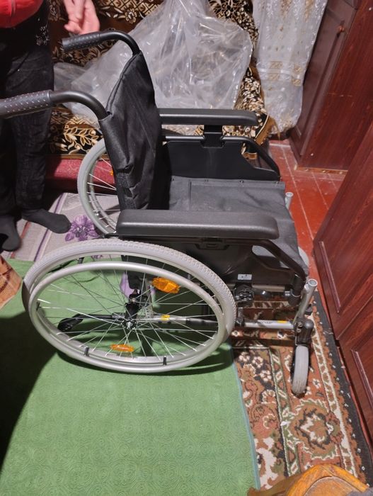 Продаю нове крісло колісне