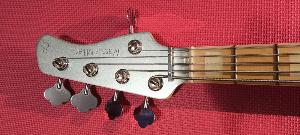 Baixo Sire v7 2nd gen 5 cordas