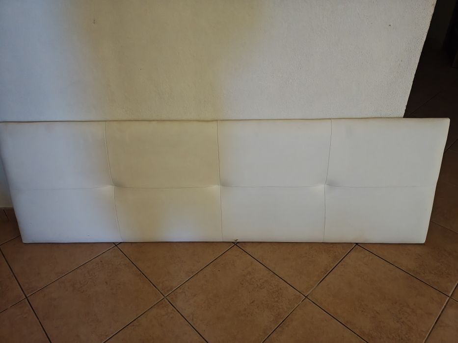 Cabeceira de cama em napa branca