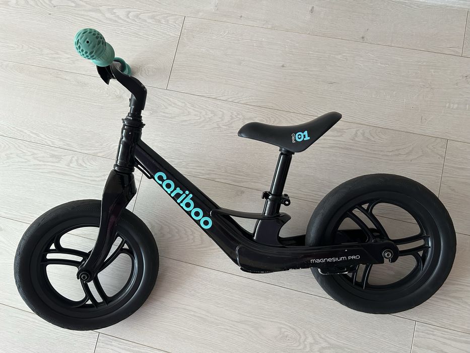 Беговел Cariboo чорно-бірюзовий, 1,5-5 років