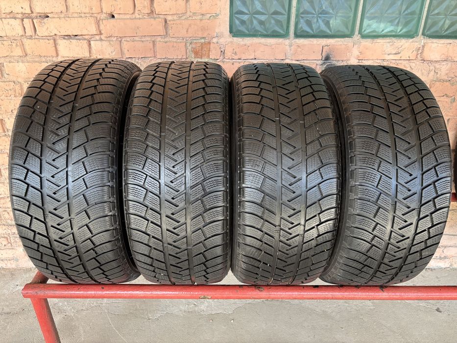Комплект шин 255/55R18 Michelin