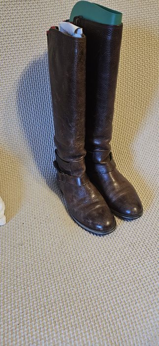 Botas de cano alto em pele