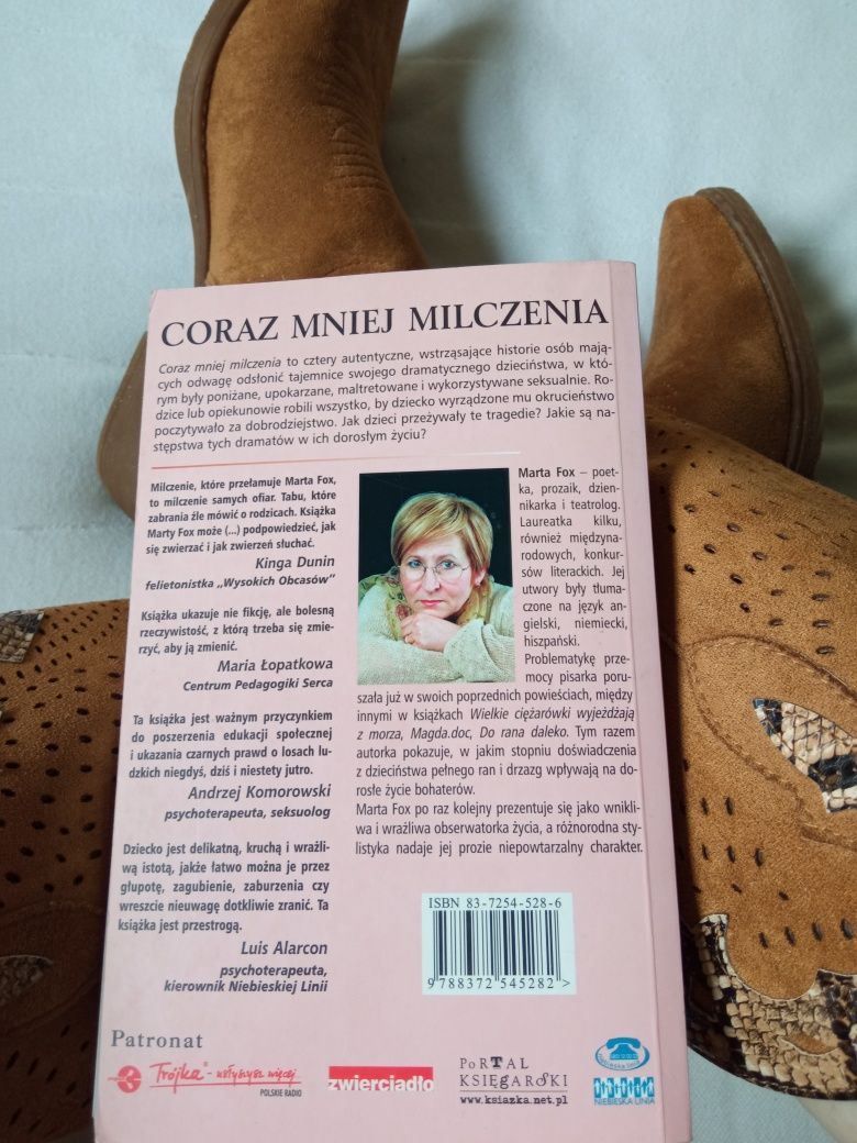 Książka " Coraz mniej milczenia " Marta Fox