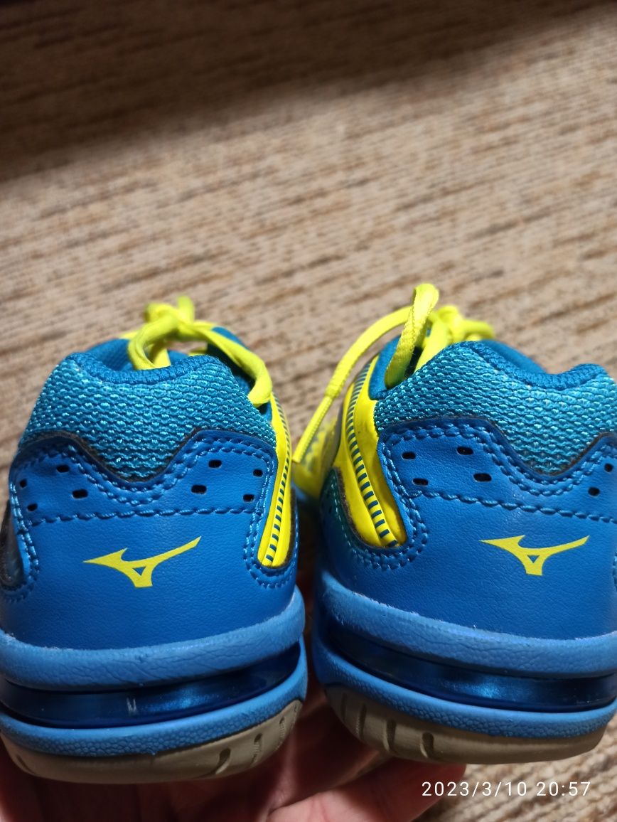 Buty sportowe dla chłopca 33 20,5cm jak nowe Mizuno Wave