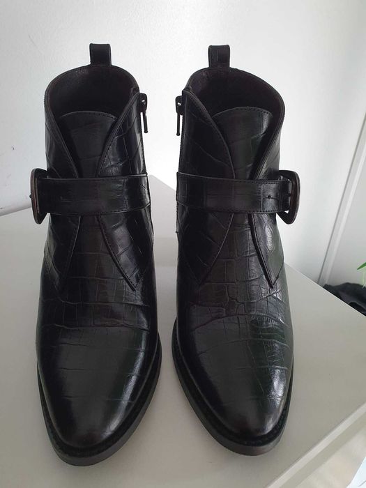 Botim MLV, tamanho 39, cor preto, nunca usados.