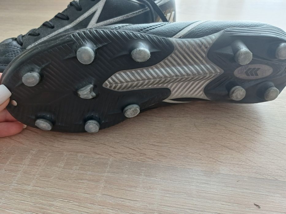 Бутси, копачки для футболу