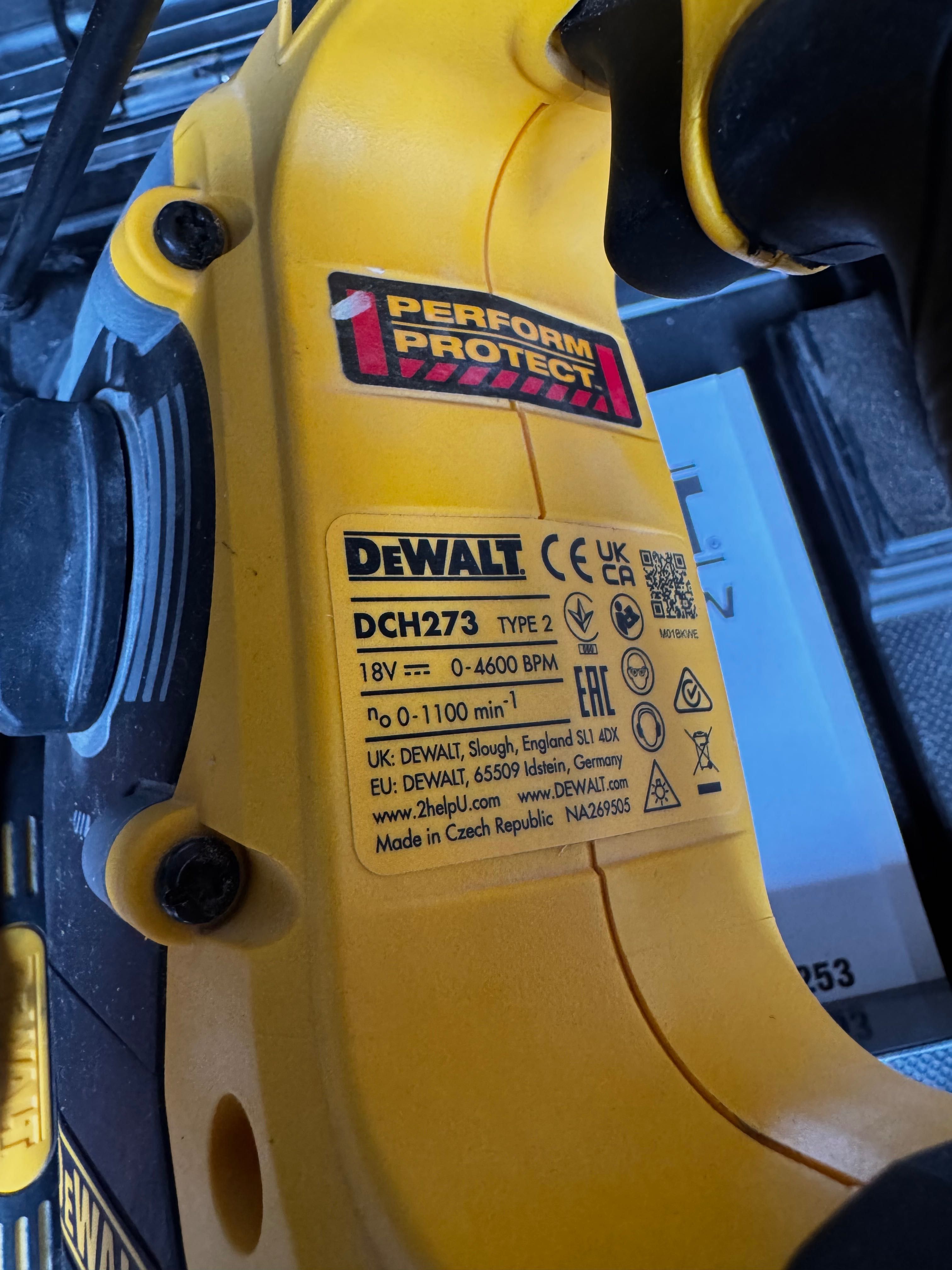 Mlotowiertarka Dewalt DCH273