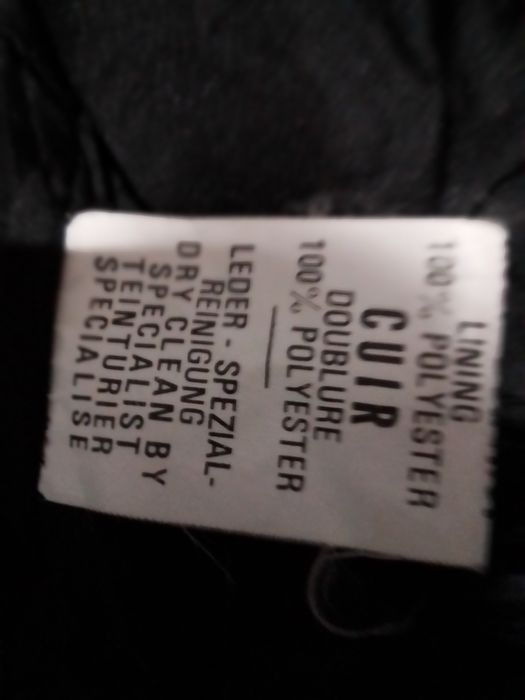 Косухи кожані на синтопоні.майже нові.