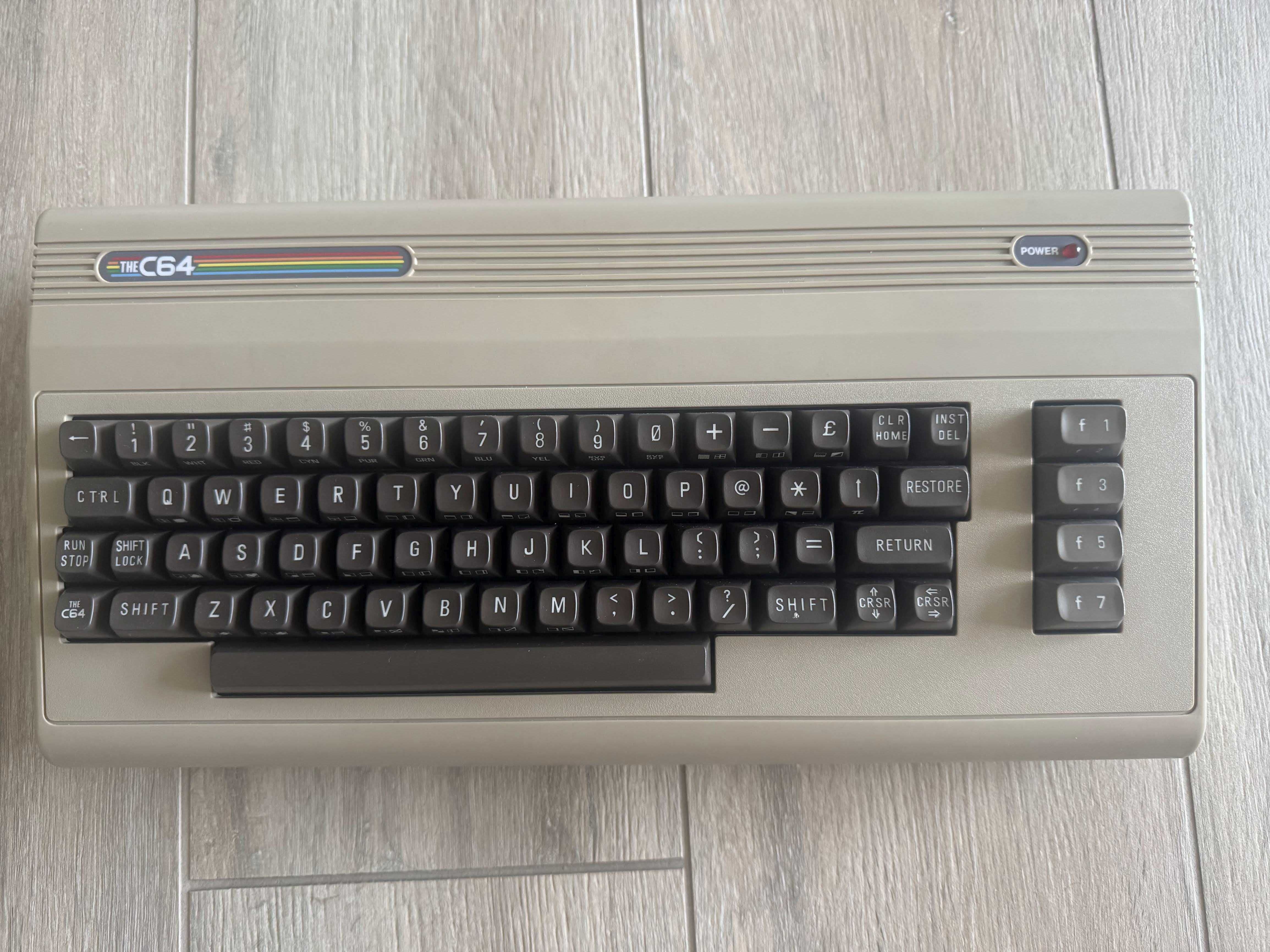 The C64 Maxi / Commodore 64, nowy, zawiera 64 gry