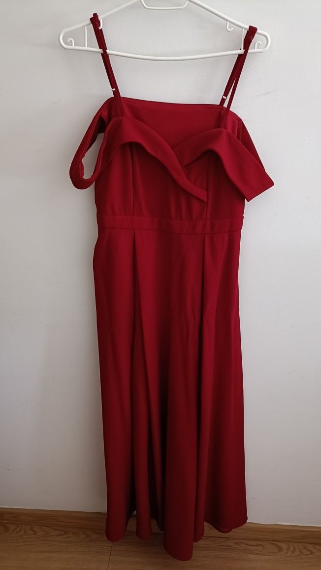 Vestido bordeaux para cerimónia