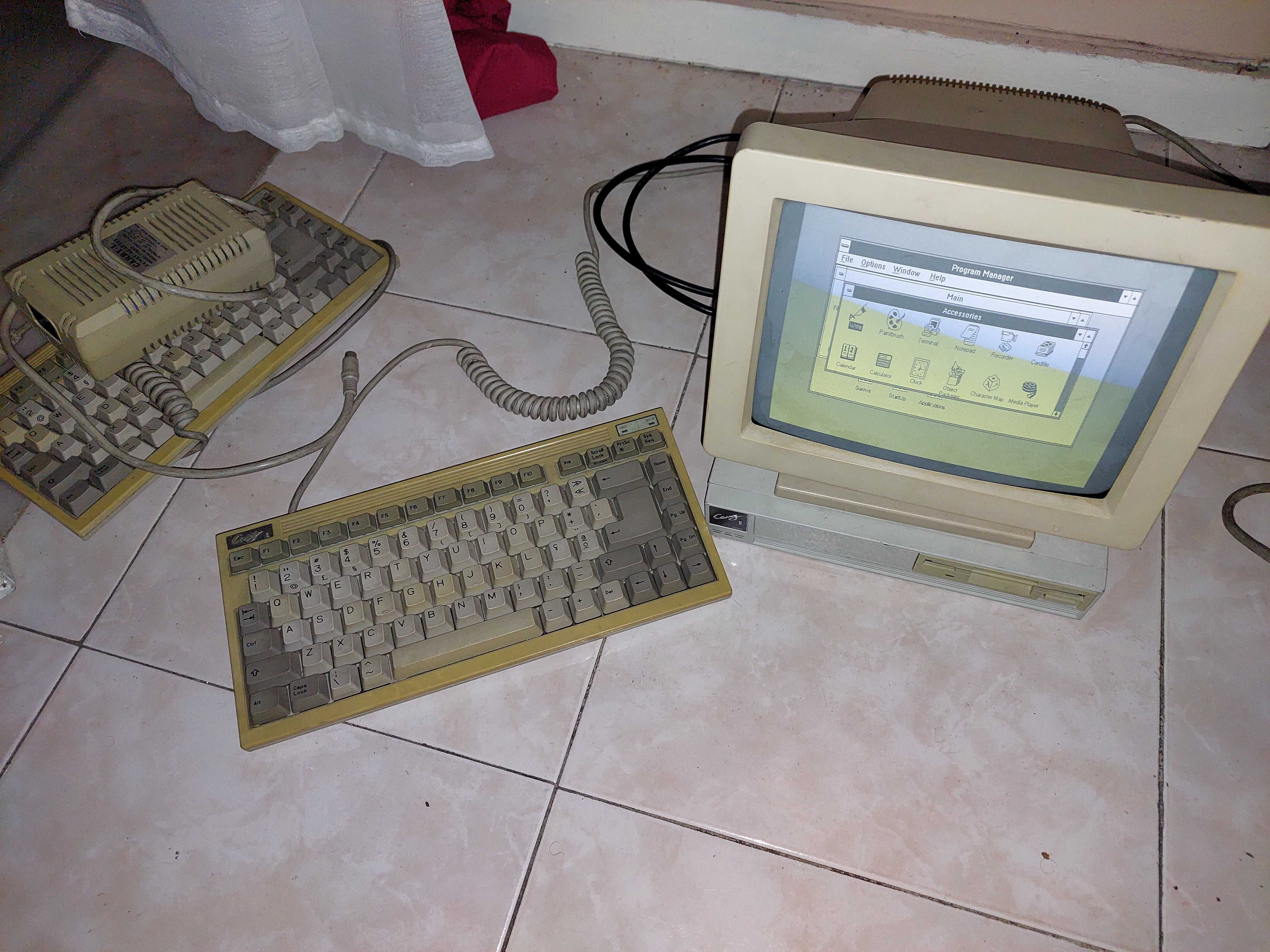 Computador 286 Carry 1 Retro Vintage PC