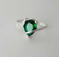 Srebrny pierścionek z zieloną cyrkonią r.17