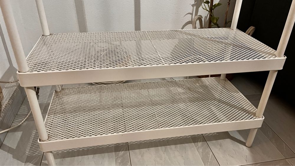 Cabide c/estante p/sapatos (Ikea: MACKAPÄR)