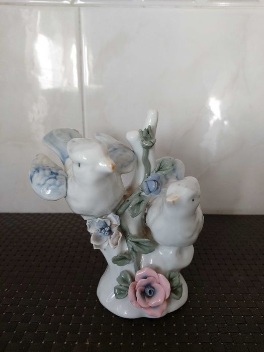 Pássaros decorativos em porcelana