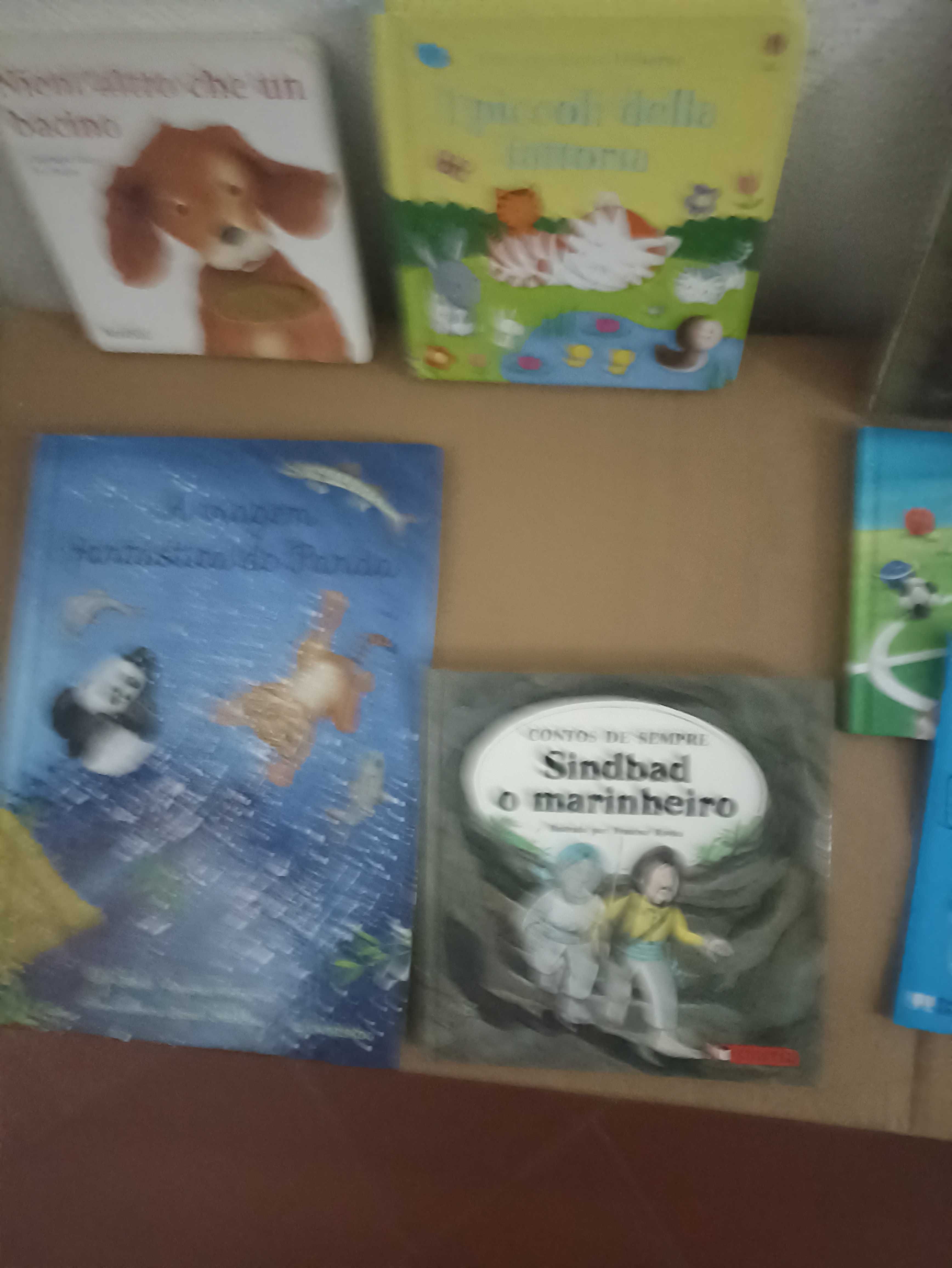 Livros infantis variados