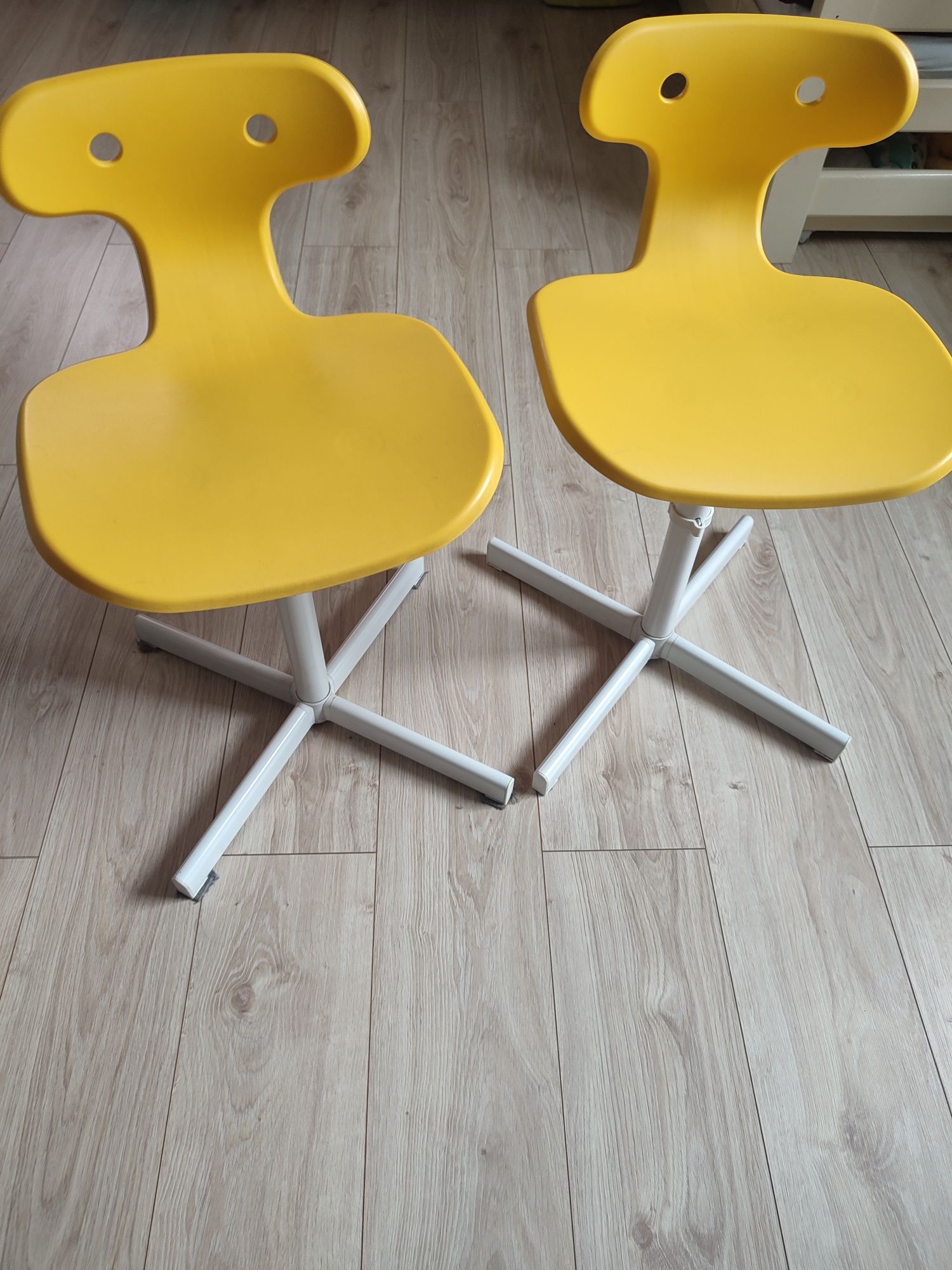 Dwa krzesełka Ikea Żółte