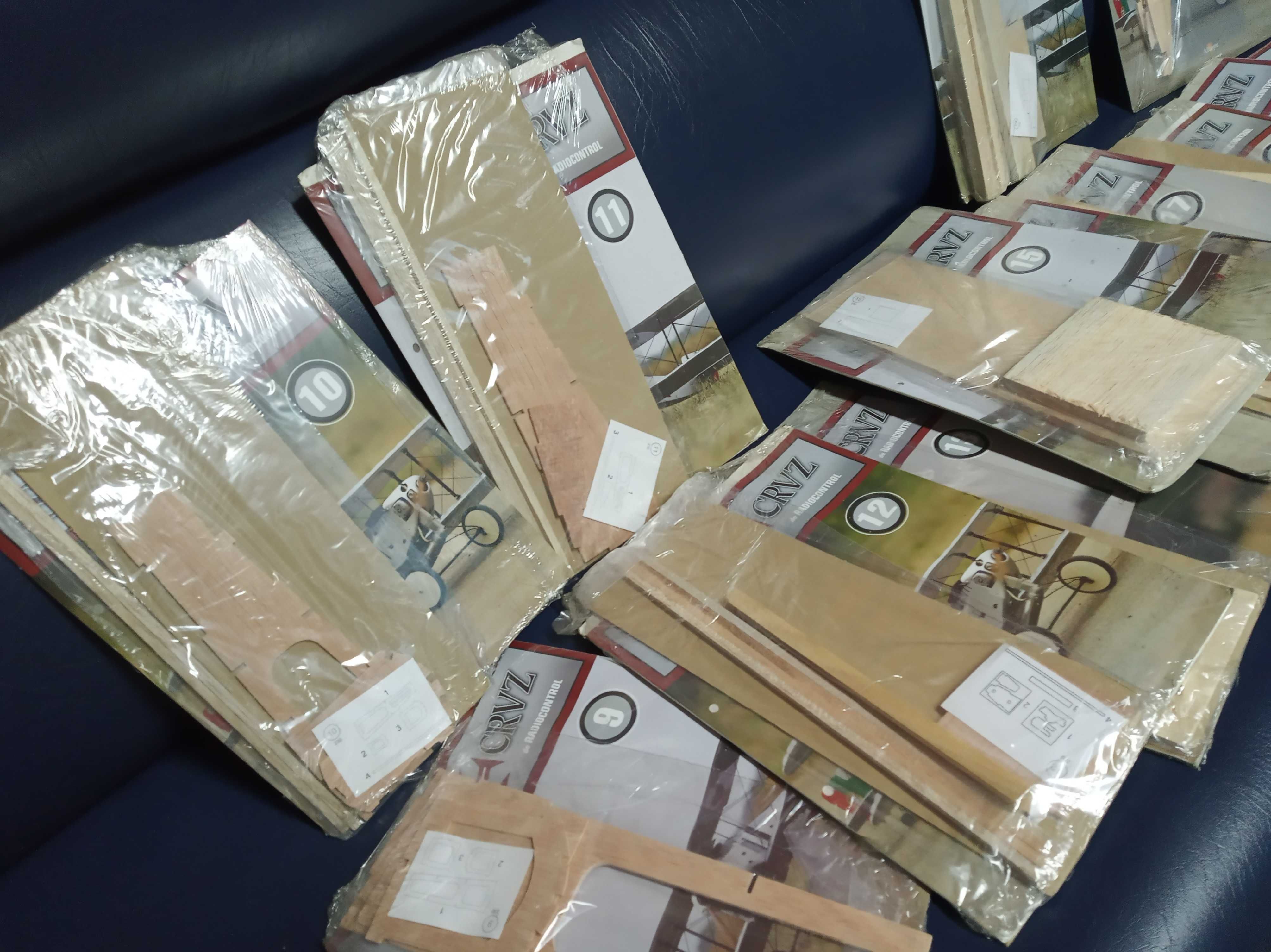 Conjunto de Fascículos da Colecção Avião Santa Cruz Altaya