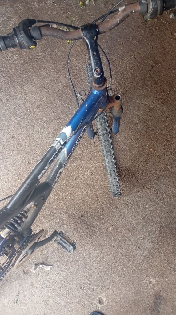 Bicicleta com dois amortecedores