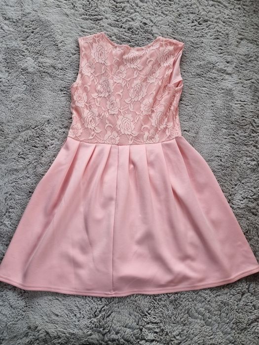 Różowa sukienka motyw róz rozmiar S