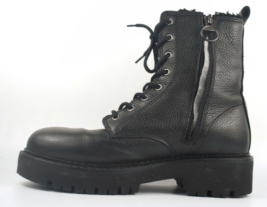 Używane z wadą Buty Tommy Hilfiger Urban Boot EN0EN02317 Bds roz. 39