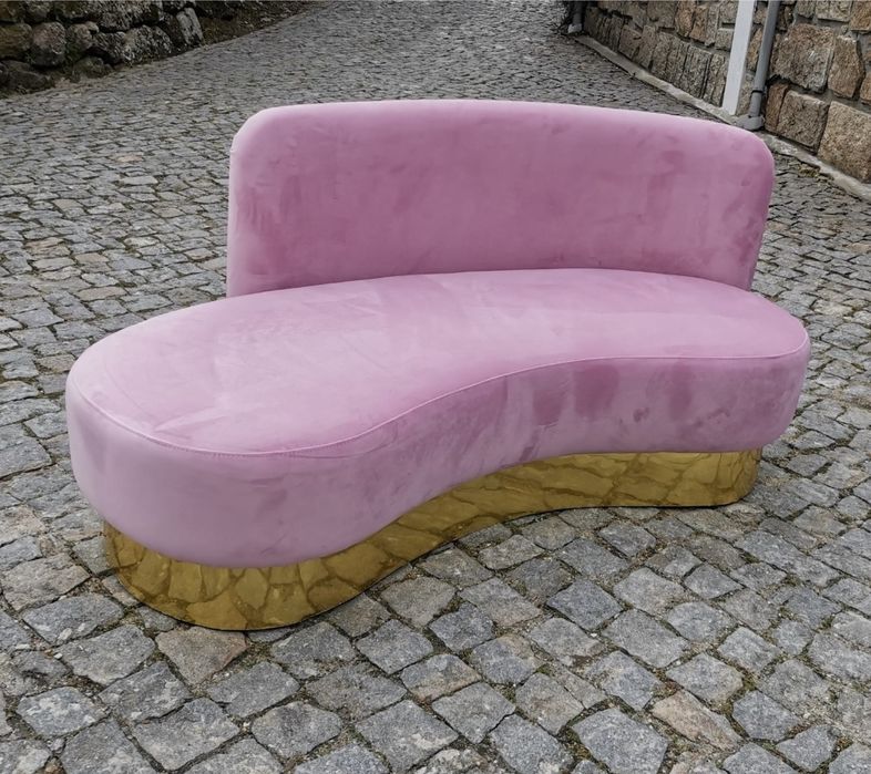 Cadeiras e caldeirões