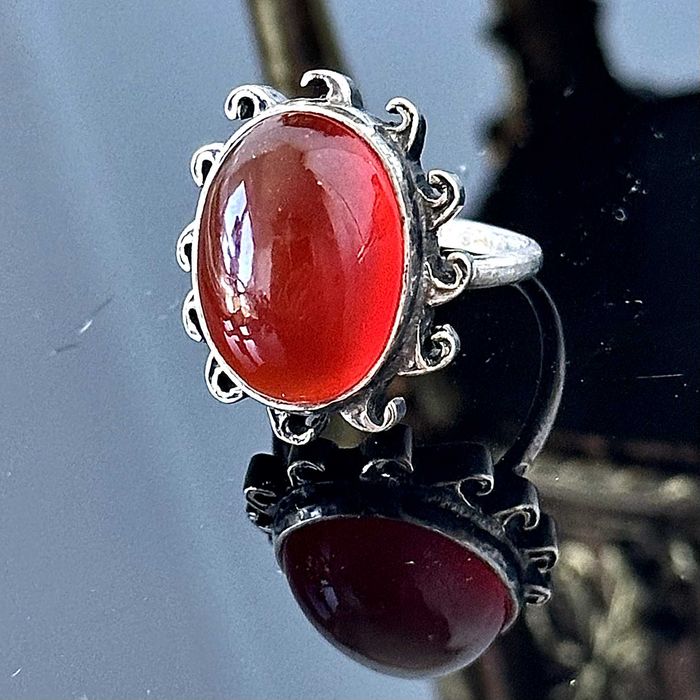 Srebrny pierścionek z Karneolem ok. 1910 roku, srebro próby 835