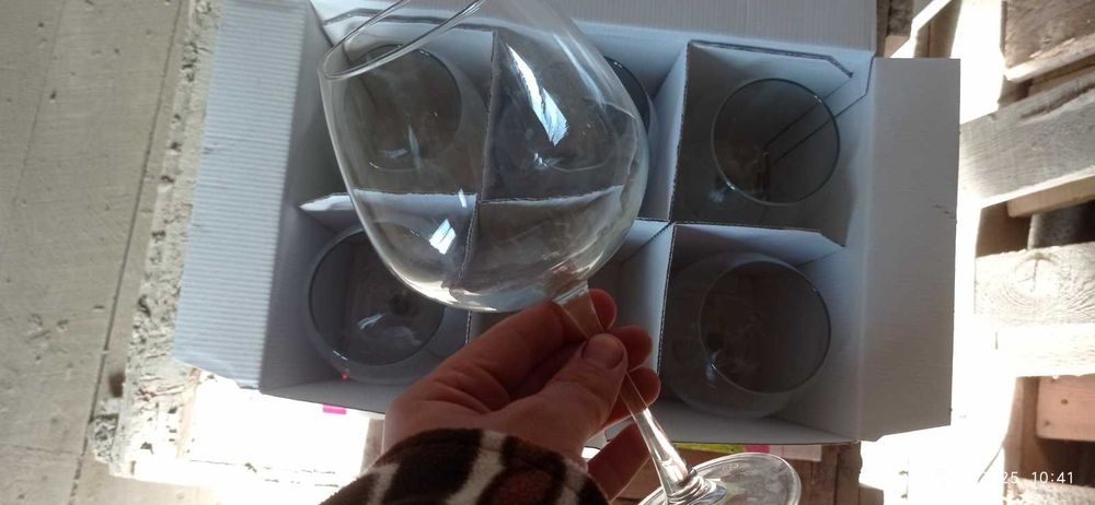 Бокалы под вино.