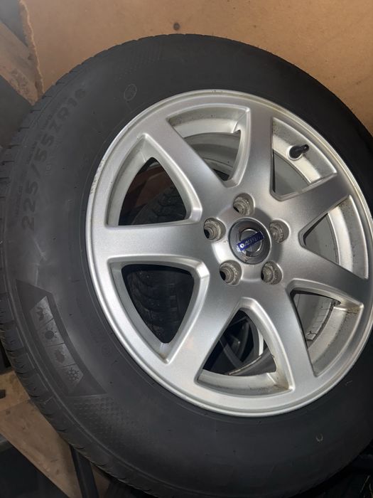 Felgi aluminiowe z oponami całorocznymi Volvo V70 III 225/55/16