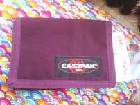 Vendo Carteira Eastpak Nova