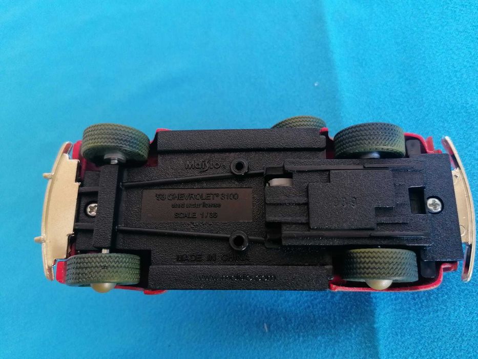 Carrinhos marca Maisto escala 1/36