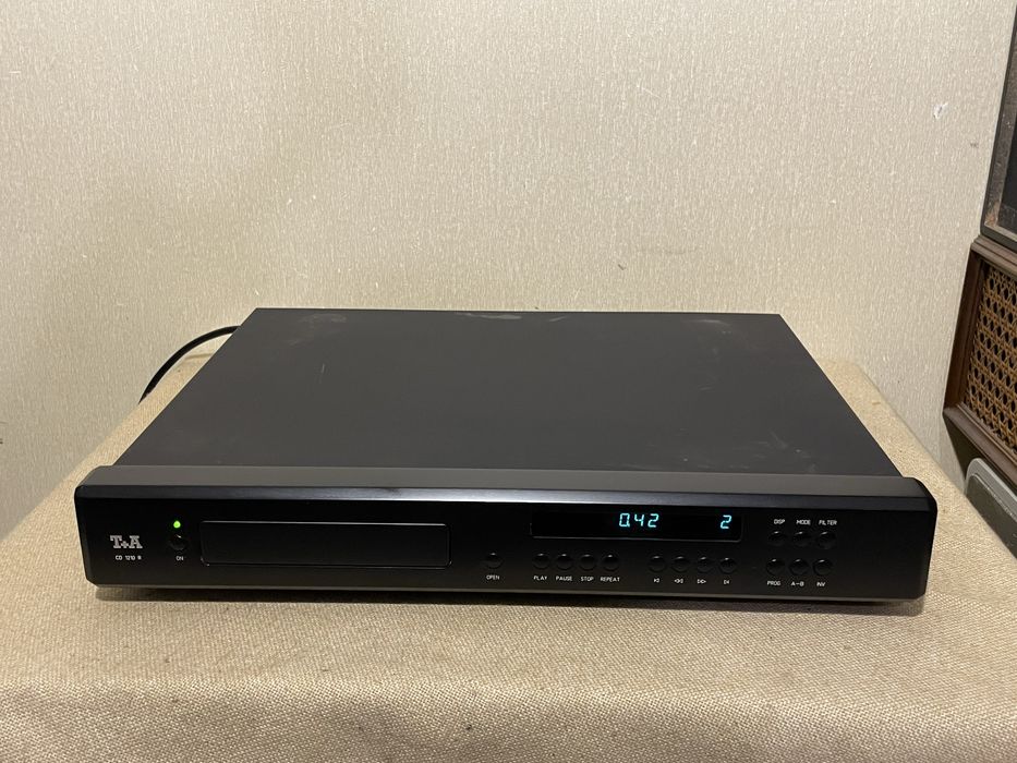Немецкий HI-END CD-проигрыватель T+A PULSAR CD 1210R