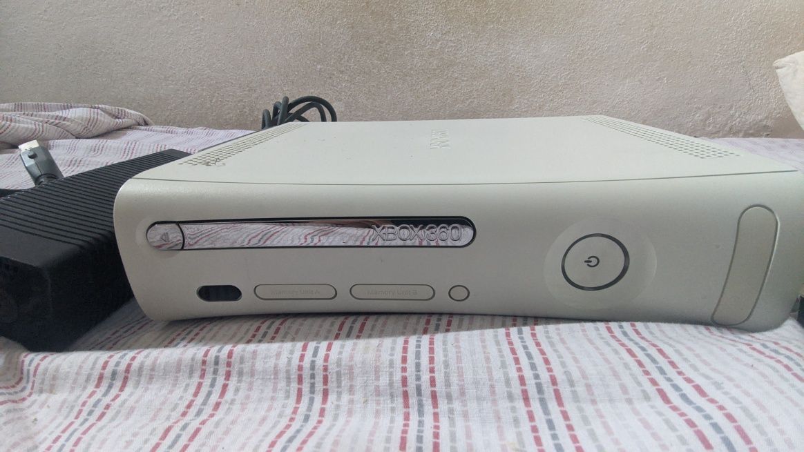 Xbox360  20gb em bom estado na caixa