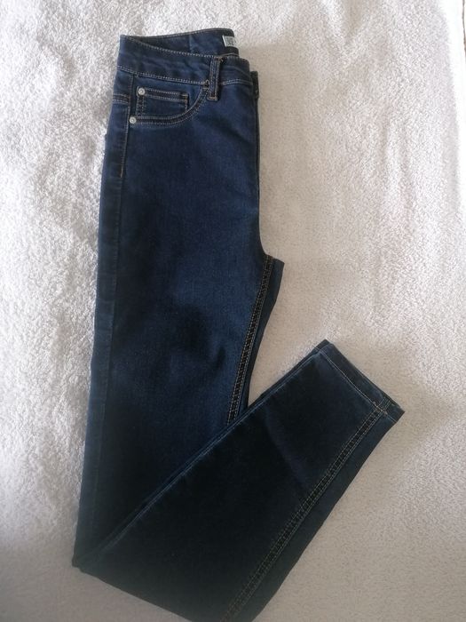 NIE NOSZONE granatowe spodnie PULL&BEAR rozmiar 34